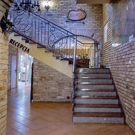 Hotel Bastion Костжин над Одрон Екстериор снимка