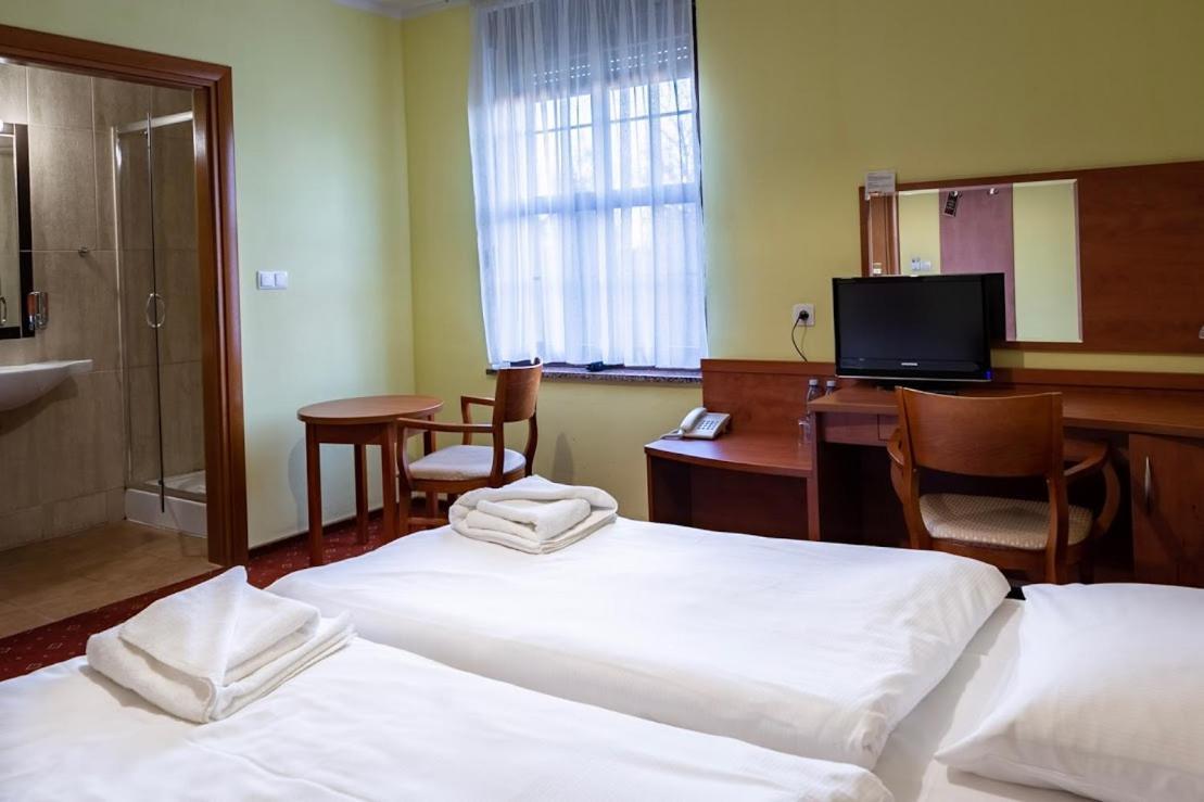Hotel Bastion Костжин над Одрон Екстериор снимка