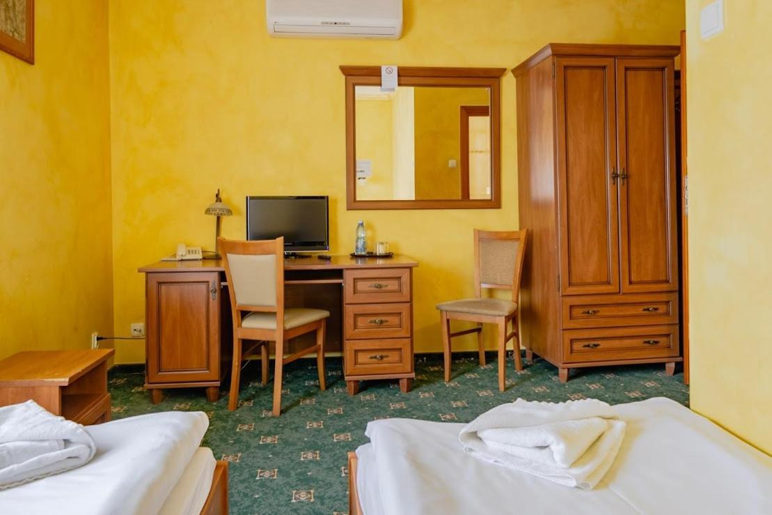Hotel Bastion Костжин над Одрон Екстериор снимка